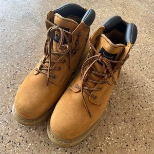 NWOT - men’s timberland boots